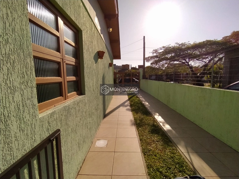 Casa com piscina: 3ª foto da galeria de imagens do imóvel