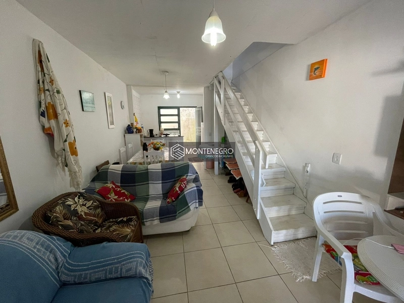 Sobrado a 300 metros do mar: 3ª foto da galeria de imagens do imóvel