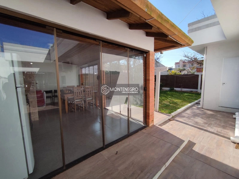 CASA COM PISCNA: 13ª foto da galeria de imagens do imóvel