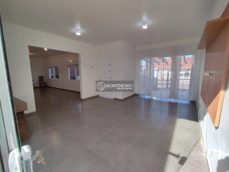 CASA COM PISCNA: 2ª foto da galeria de imagens do imóvel