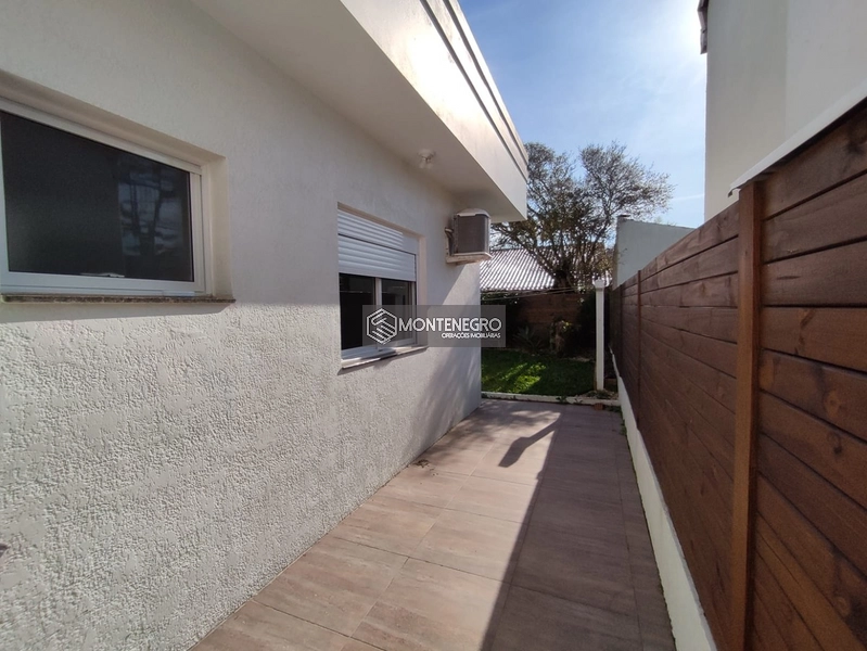 CASA COM PISCNA: 5ª foto da galeria de imagens do imóvel