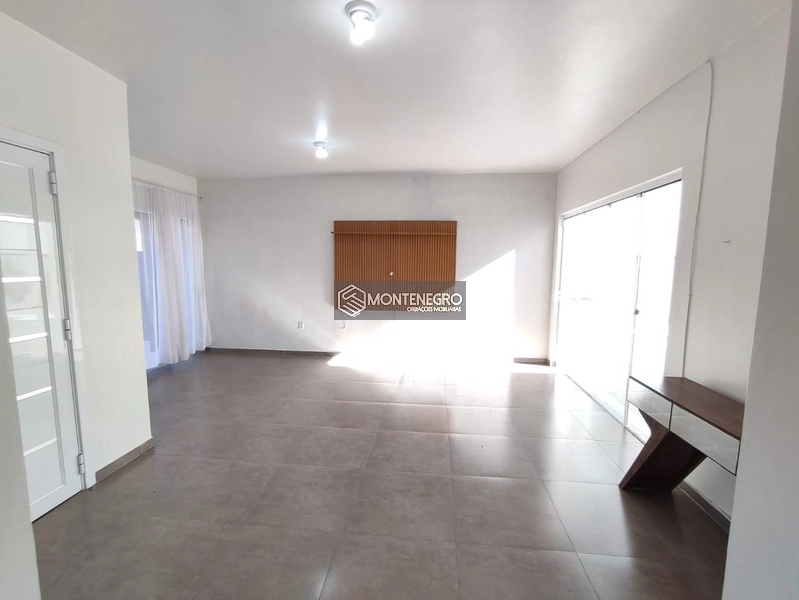 CASA COM PISCNA: 6ª foto da galeria de imagens do imóvel