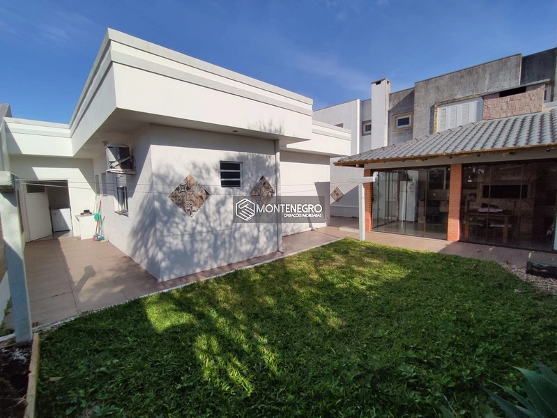 CASA COM PISCNA: 17ª foto da galeria de imagens do imóvel