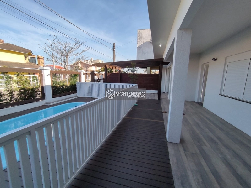 CASA COM PISCNA: 10ª foto da galeria de imagens do imóvel