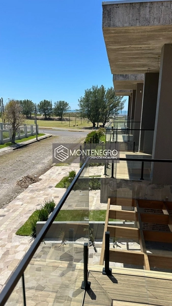 Sobrados Diferenciados!!! Rua Orquideas (50 metros do mar): 9ª foto da galeria de imagens do imóvel