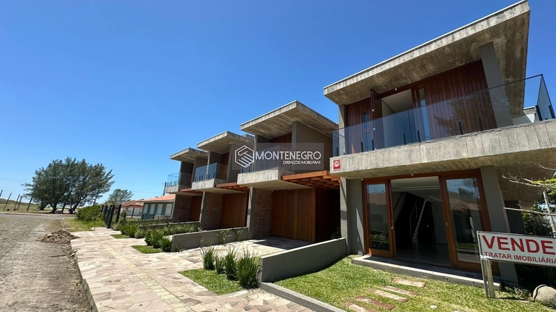 Sobrados Diferenciados!!! Rua Orquideas (50 metros do mar): 1ª foto da galeria de imagens do imóvel