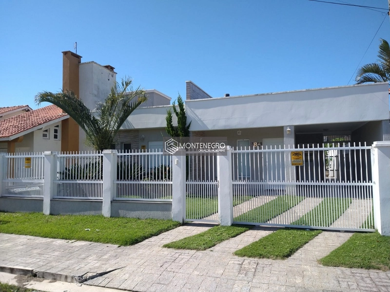 Casa semi nova em capão novo: 1ª foto da galeria de imagens do imóvel