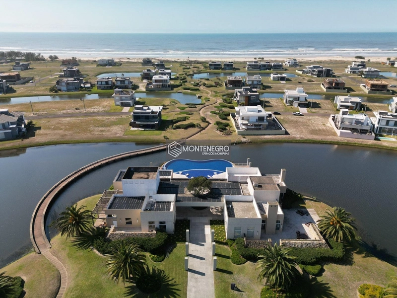 Luxo contemporâneo à beira-mar no exclusivo Costa Serena: 5ª foto da galeria de imagens do imóvel