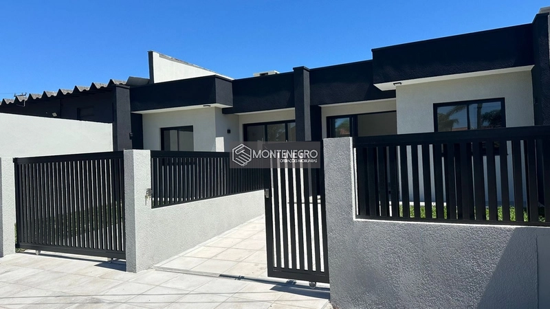 Casas novas  nunca habitadas na  Avenida das Dálias.