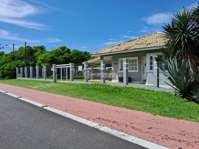 BELÍSSIMA CASA PRÓXIMO MAR NA AV.GAIVOTAS: 2ª foto da galeria de imagens do imóvel