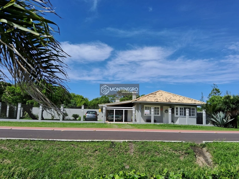 BELÍSSIMA CASA PRÓXIMO MAR NA AV.GAIVOTAS: 1ª foto da galeria de imagens do imóvel