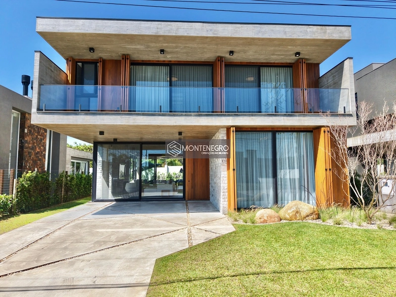 Mansão Mayresse: arquitetura icônica a poucos passos do mar