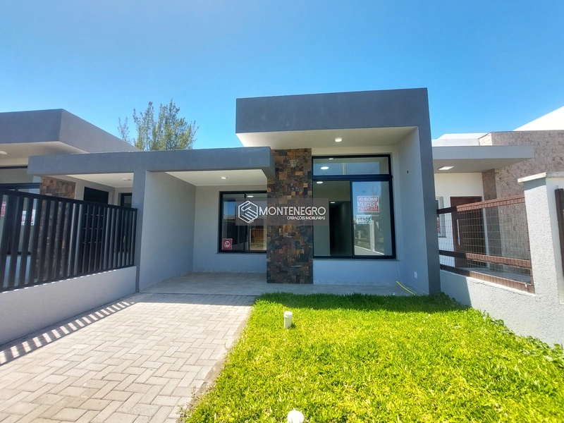 Casa Nova 3 Dormitórios a 1 Quadra do Mar em Capão Novo