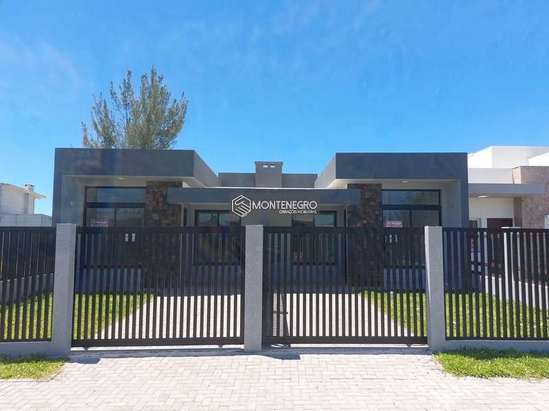 Casa Nova 3 Dormitórios a 1 Quadra do Mar em Capão Novo: 2ª foto da galeria de imagens do imóvel