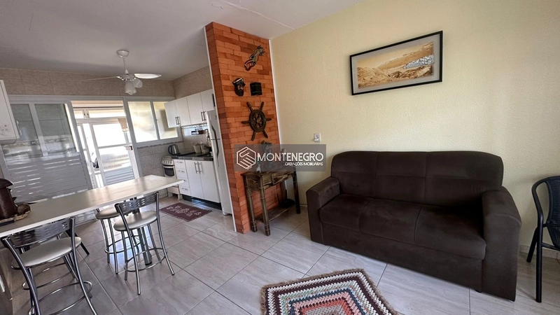 Sobrado Reformado a 450m do Mar no Posto 04: 3ª foto da galeria de imagens do imóvel