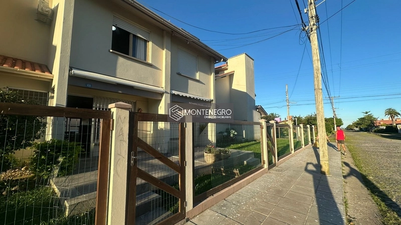 Sobrado Reformado a 450m do Mar no Posto 04: 1ª foto da galeria de imagens do imóvel