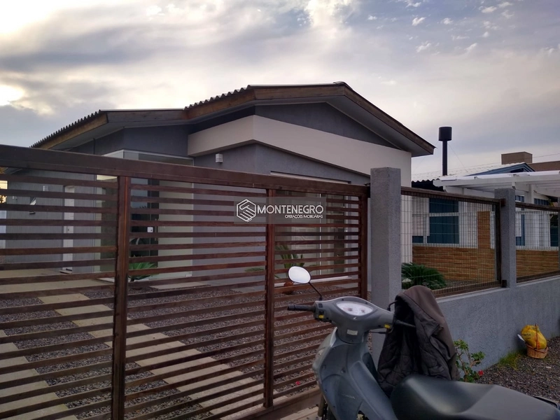 CASA PRÓXIMO DO MAR NA PRAIA DE CAPÃO NOVO: 3ª foto da galeria de imagens do imóvel