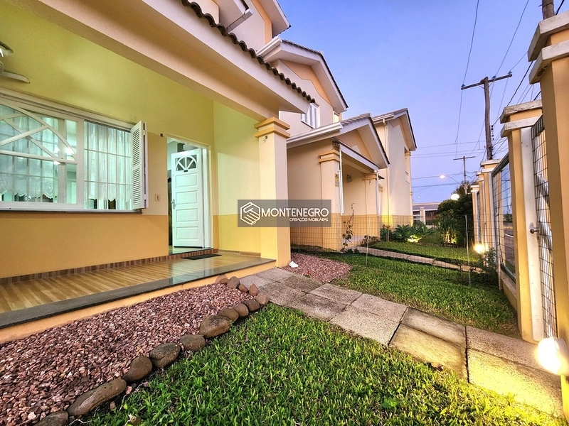 Sobrado Rua Beija Flor beira esquina beira mar: 6ª foto da galeria de imagens do imóvel