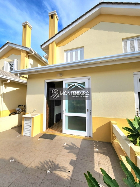 Sobrado Rua Beija Flor beira esquina beira mar: 8ª foto da galeria de imagens do imóvel