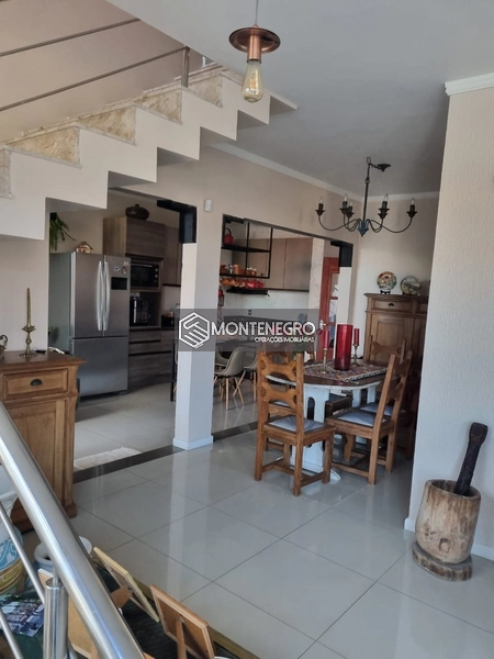 EXCELENTE SOBRADO NA PRAIA DE CAPÃO NOVO