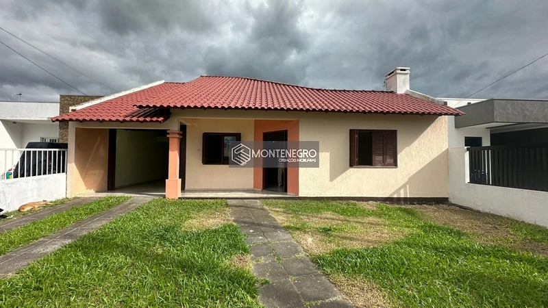 Casa 3 Dorm com Suíte e Lareira em Capão Novo: 1ª foto da galeria de imagens do imóvel