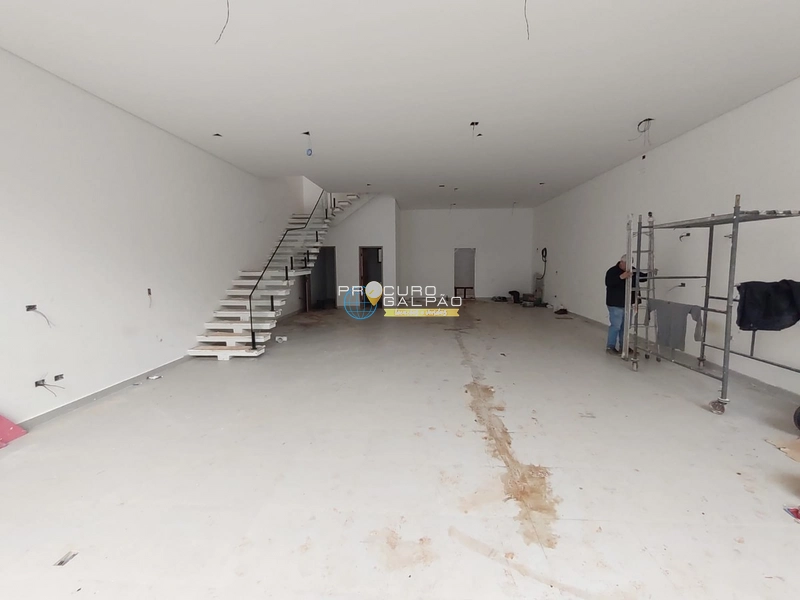 Salão Comercial Amplo – 320m² | Área Privilegiada de Santo André: 3ª foto da galeria de imagens do imóvel