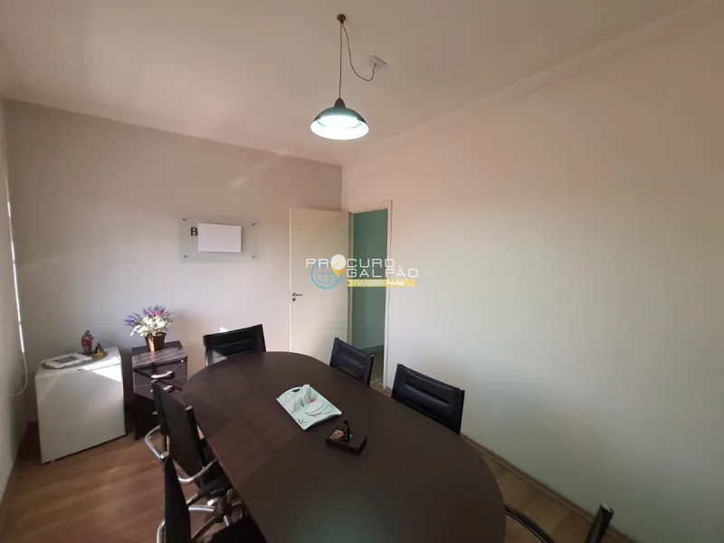 Sala em avenida movimentada: 3ª foto da galeria de imagens do imóvel