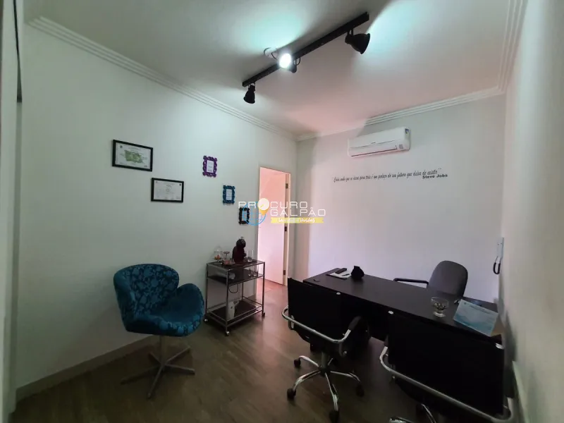 Sala em avenida movimentada: 2ª foto da galeria de imagens do imóvel