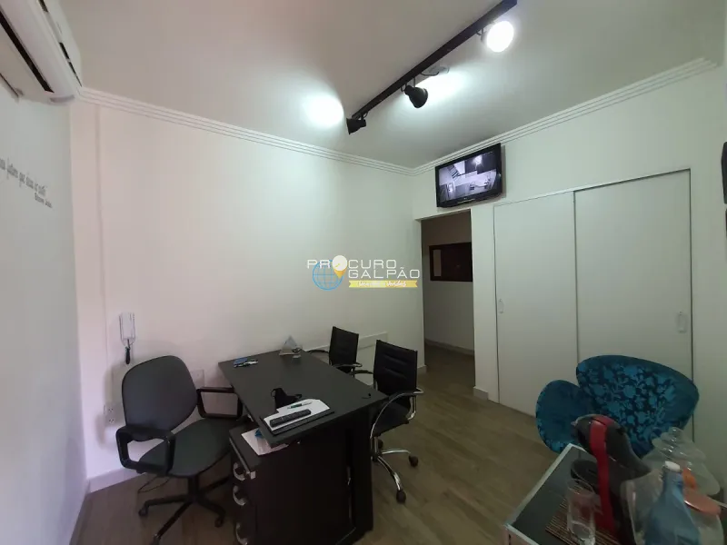 Sala em avenida movimentada: 1ª foto da galeria de imagens do imóvel