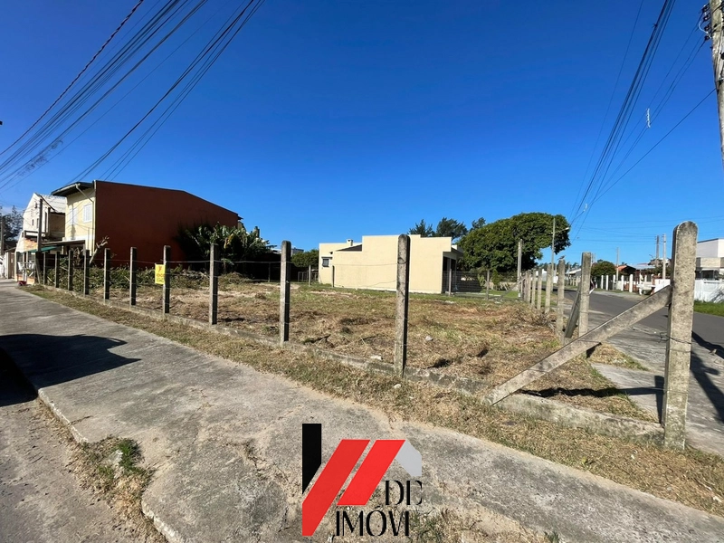 VENDO TERRENO DE ESQUINA A 3 QUADRAS DO MAR COM 423 M²: 2ª foto da galeria de imagens do imóvel