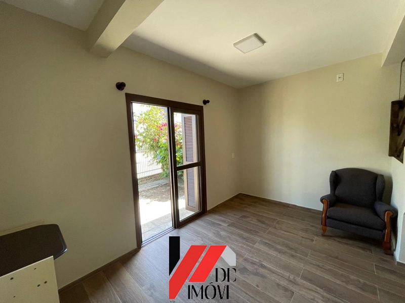 PARA VOCÊ QUE TEM FAMILIA GRANDE. SOBRADO COM 4 DORM, 3 QUADRAS DO MAR: 12ª foto da galeria de imagens do imóvel