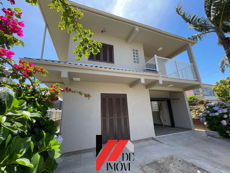 PARA VOCÊ QUE TEM FAMILIA GRANDE. SOBRADO COM 4 DORM, 3 QUADRAS DO MAR