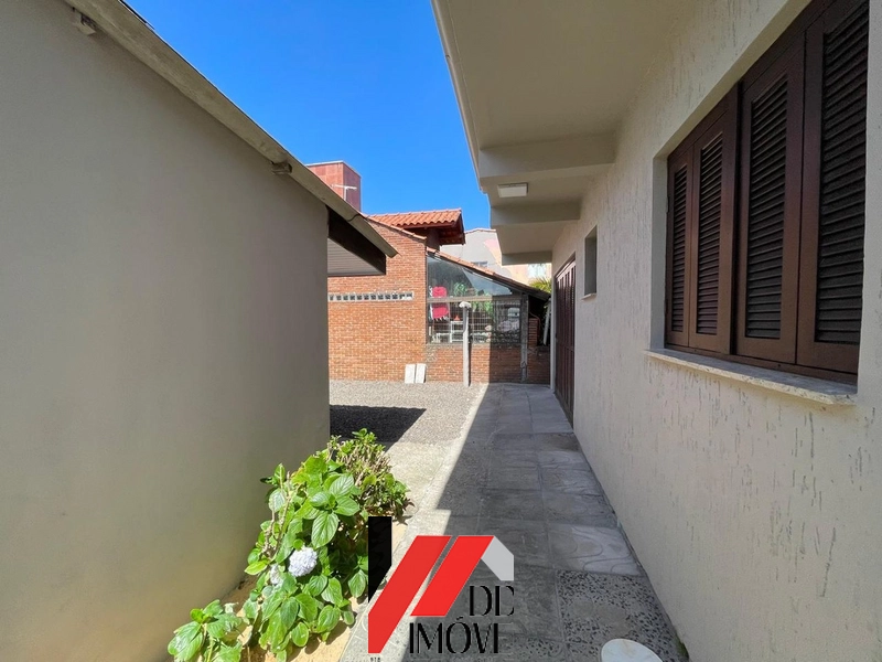 PARA VOCÊ QUE TEM FAMILIA GRANDE. SOBRADO COM 4 DORM, 3 QUADRAS DO MAR: 4ª foto da galeria de imagens do imóvel