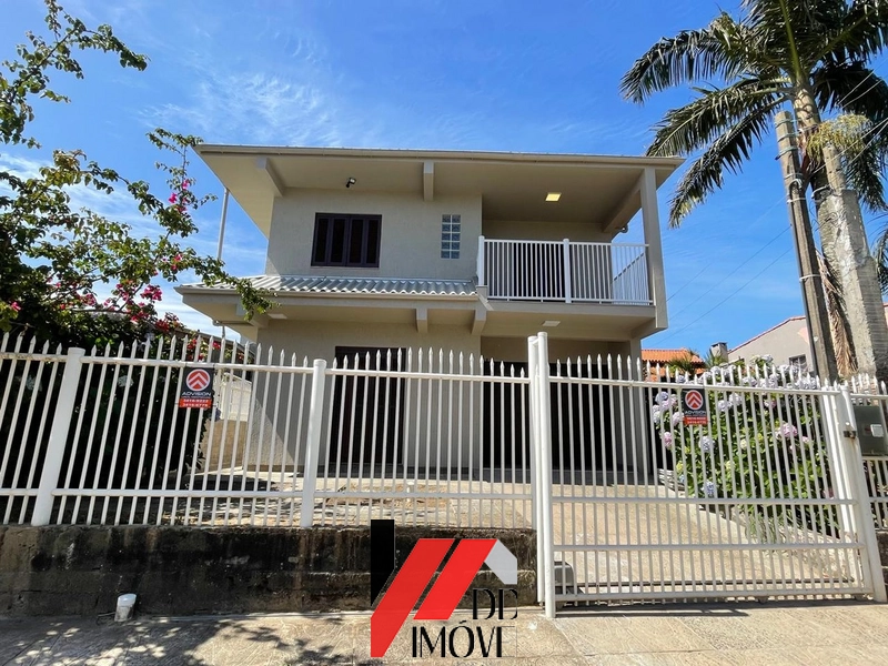 PARA VOCÊ QUE TEM FAMILIA GRANDE. SOBRADO COM 4 DORM, 3 QUADRAS DO MAR: 9ª foto da galeria de imagens do imóvel