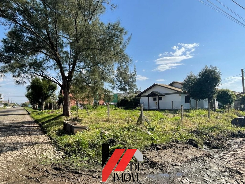 EXCELENTE TERRENO DE ESQUINA A DUAS QUADRAS DO MAR!!!: 1ª foto da galeria de imagens do imóvel