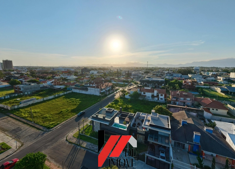 CASA ALTO PADRÃO  COM TERRAÇO E PISCINA  À VENDA: 3ª foto da galeria de imagens do imóvel