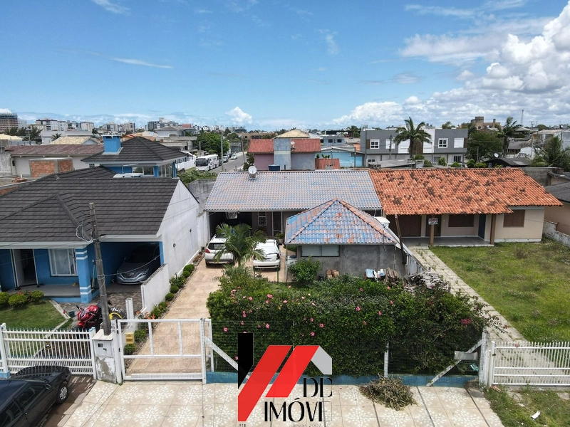 CASA EM TERRENO INTEIRO NO BAIRRO ZONA NOVA