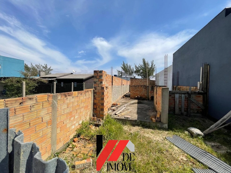 TERRENO PRÓXIMO AO MAR COM INICIO DE CONSTRUÇÃO: 1ª foto da galeria de imagens do imóvel