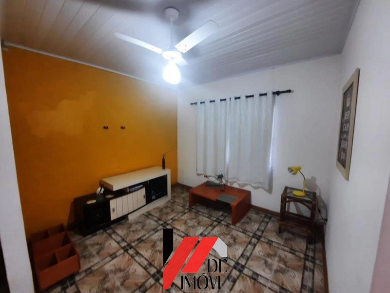 Casa à Venda em Capão Novo perto da Avenida Principal e da praia: 2ª foto da galeria de imagens do imóvel
