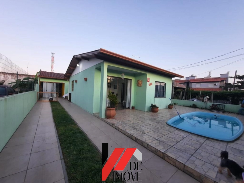 Casa à Venda em Capão Novo perto da Avenida Principal e da praia: 1ª foto da galeria de imagens do imóvel