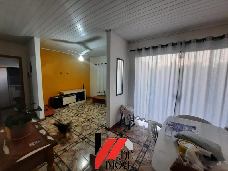 Casa à Venda em Capão Novo perto da Avenida Principal e da praia: 5ª foto da galeria de imagens do imóvel
