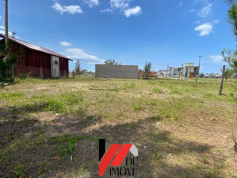 TERRENO PRONTO PARA CONSTRUIR A POUCOS METROS DO MAR EM CAPÃO DA CANOA