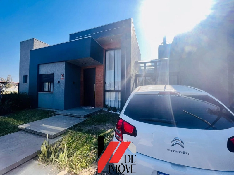 CASA UMA QUADRA BEIRA MAR: 1ª foto da galeria de imagens do imóvel