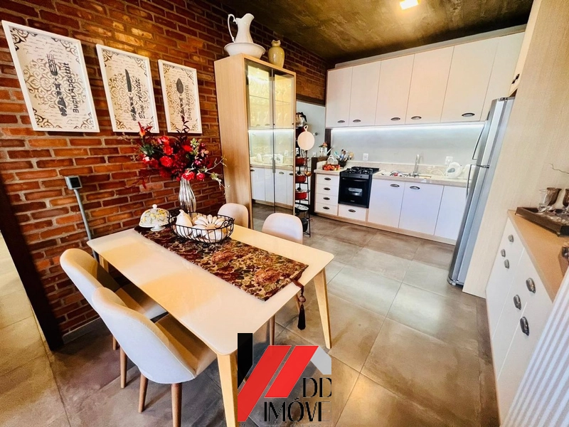 CASA UMA QUADRA BEIRA MAR: 2ª foto da galeria de imagens do imóvel