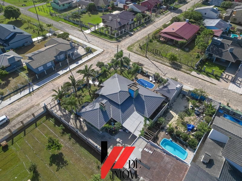 CASA DE ESQUINA, COM AMPLO LOTE PISCINA COM DECK EM ARROIO TEIXEIRA!: 2ª foto da galeria de imagens do imóvel