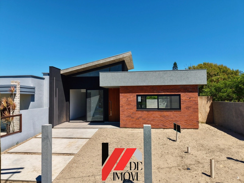 Casa pertinho do mar estilo Rústico & Moderno