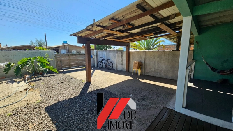 CASA COM PÁTIO AMPLO: 3ª foto da galeria de imagens do imóvel