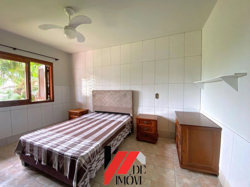 CASA COM 3 DORMITÓRIOS, DUAS QUADRAS DO MAR A VENDA!: 4ª foto da galeria de imagens do imóvel