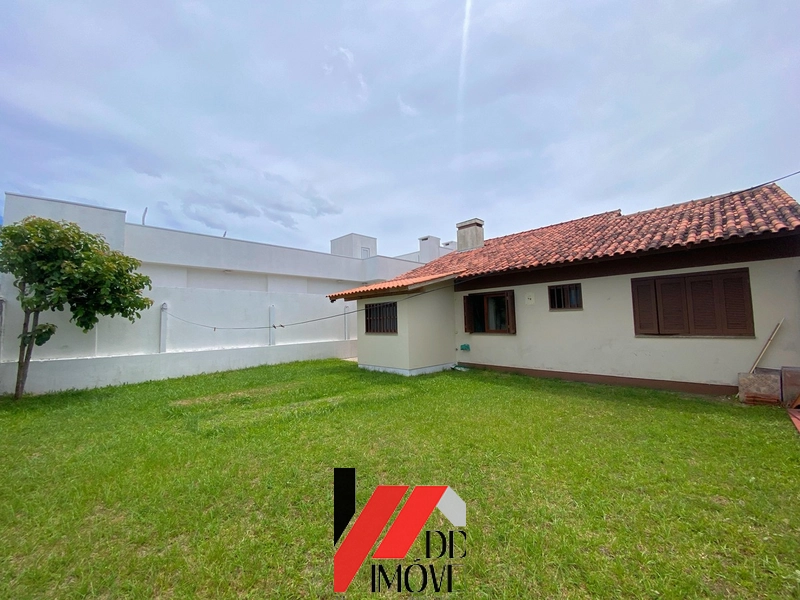 CASA COM 3 DORMITÓRIOS, DUAS QUADRAS DO MAR A VENDA!: 15ª foto da galeria de imagens do imóvel