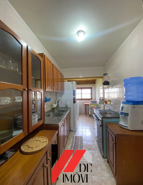 CASA COM 3 DORMITÓRIOS, DUAS QUADRAS DO MAR A VENDA!: 5ª foto da galeria de imagens do imóvel